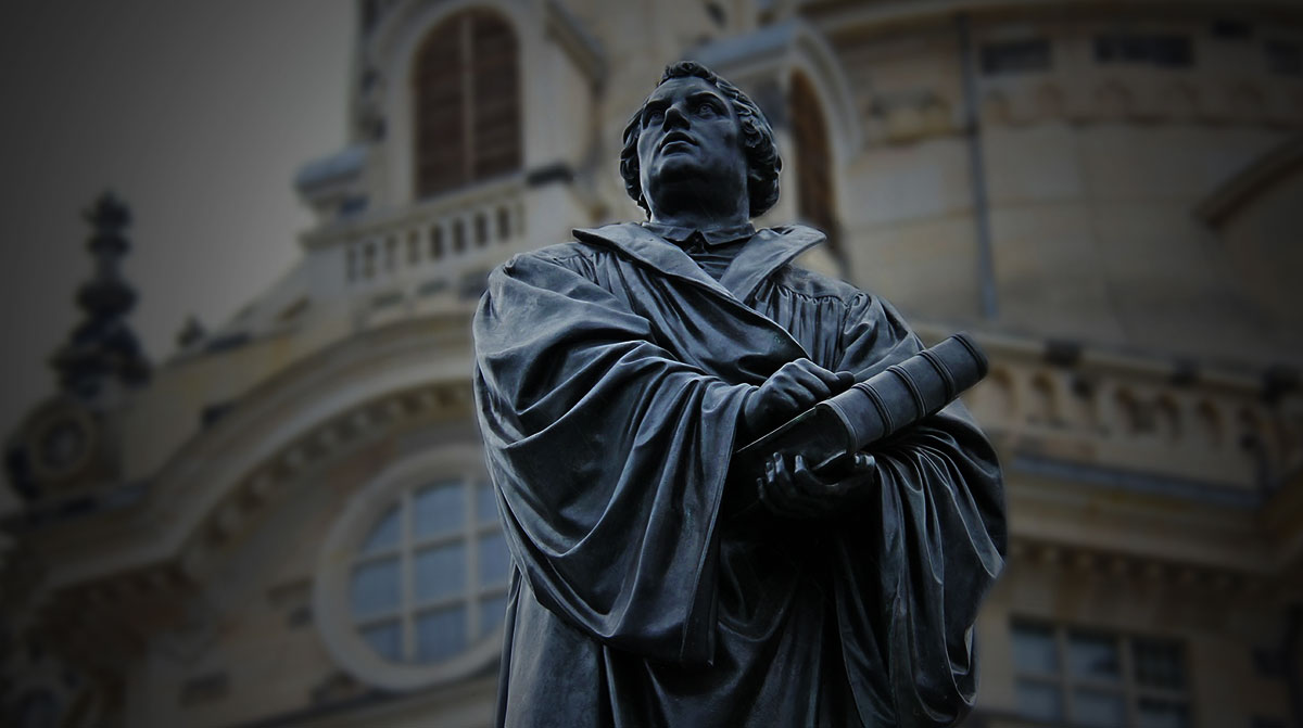 Martin Luther Statue holding bible